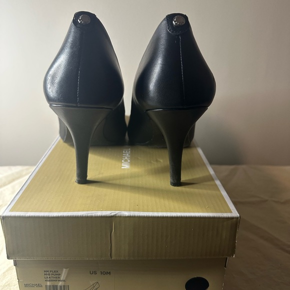 Michael Kors Black Heels Classic Pumps - Picture 7 of 7
